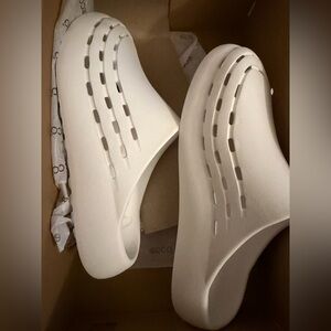 Ecco Cozmo M White Slip-On Clogs size 37 women’s 6-6.5/ men’s 3-3.5 -NWT